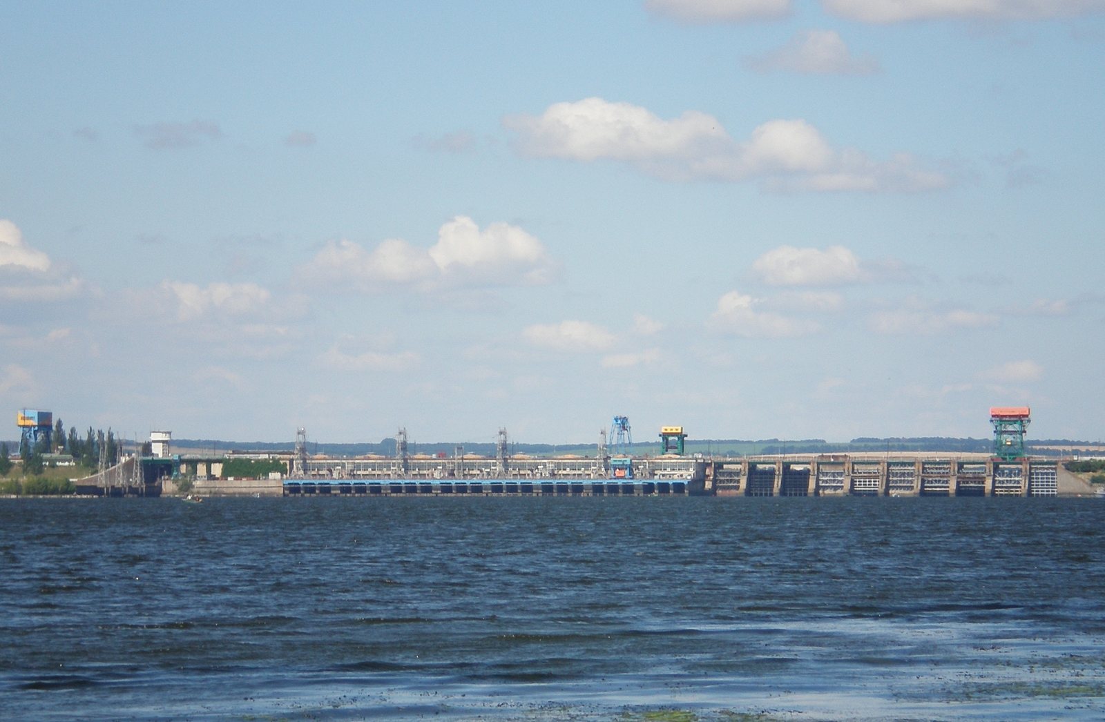 Middle Dnipro HPP (formerly Dniprodzerzhynsk HPP) at Kamianske — dam and powerhouse across the reservoir.