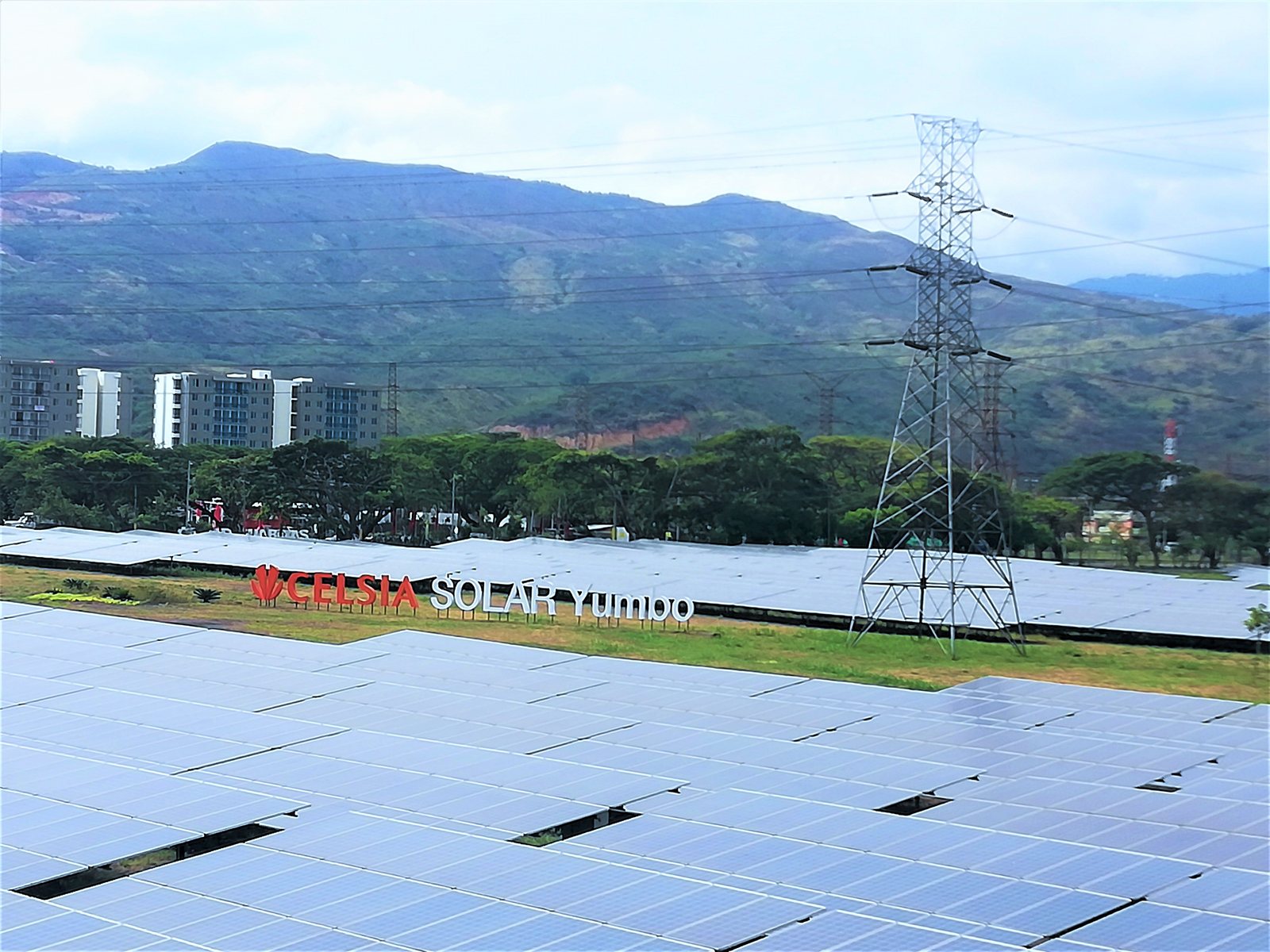 The 9.9 MW Celsia Solar Yumbo plant with the regional transmission line behind it.