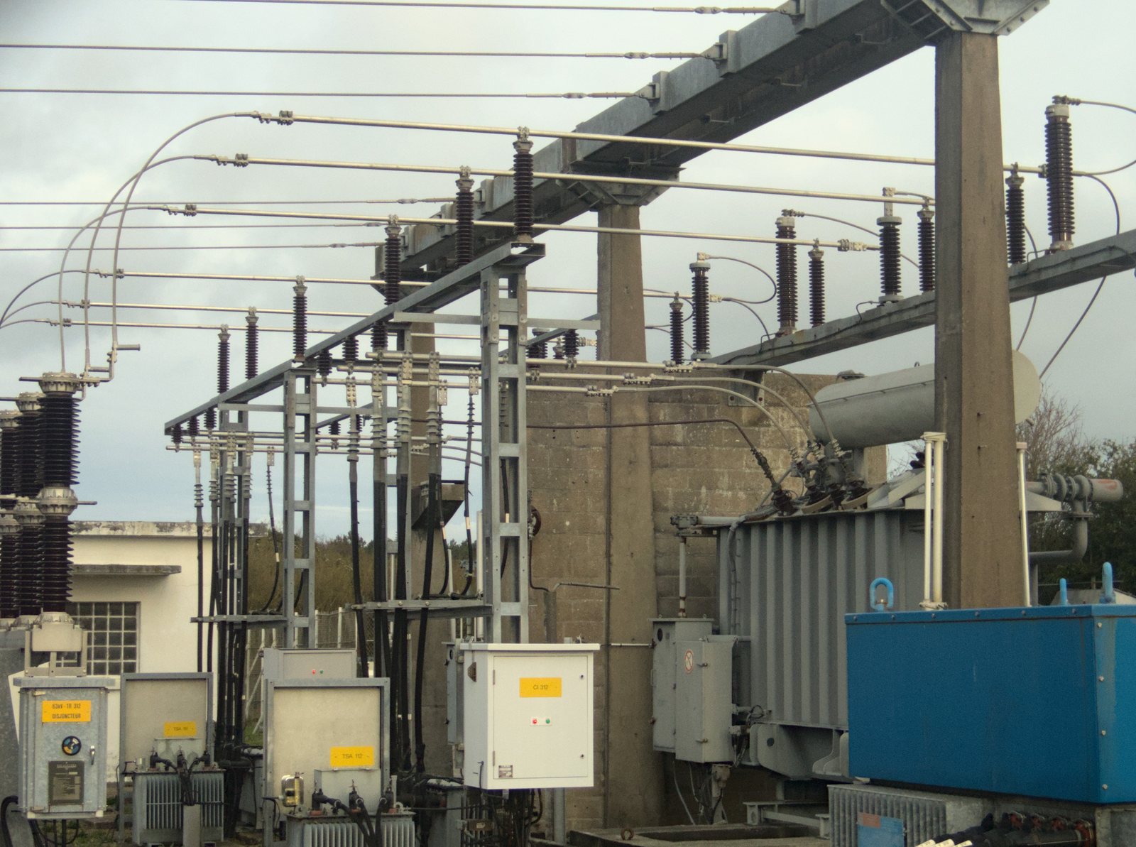 63 kV and 20 kV connections to a main transformer at a high-voltage substation.